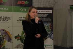 Iwona Polewska zwróciła uwagę na niską zasobność gleb Polski w próchnicę i problemy z przyswajalnością składników pokarmowych w warunkach niedoboru opadów